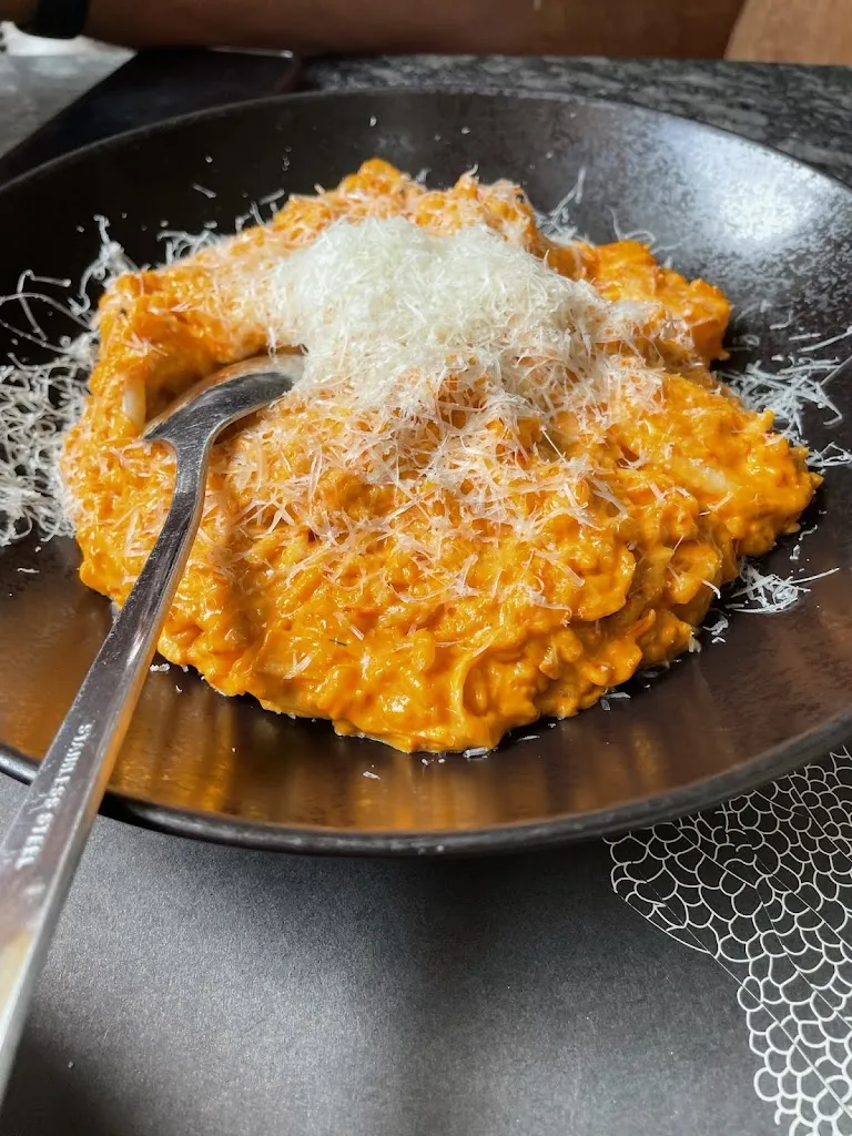 Phil Barton_La Causa_Medellín_review