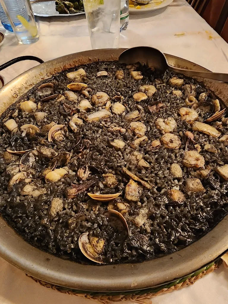 Ray Febus_Das Meigas_Amés_review