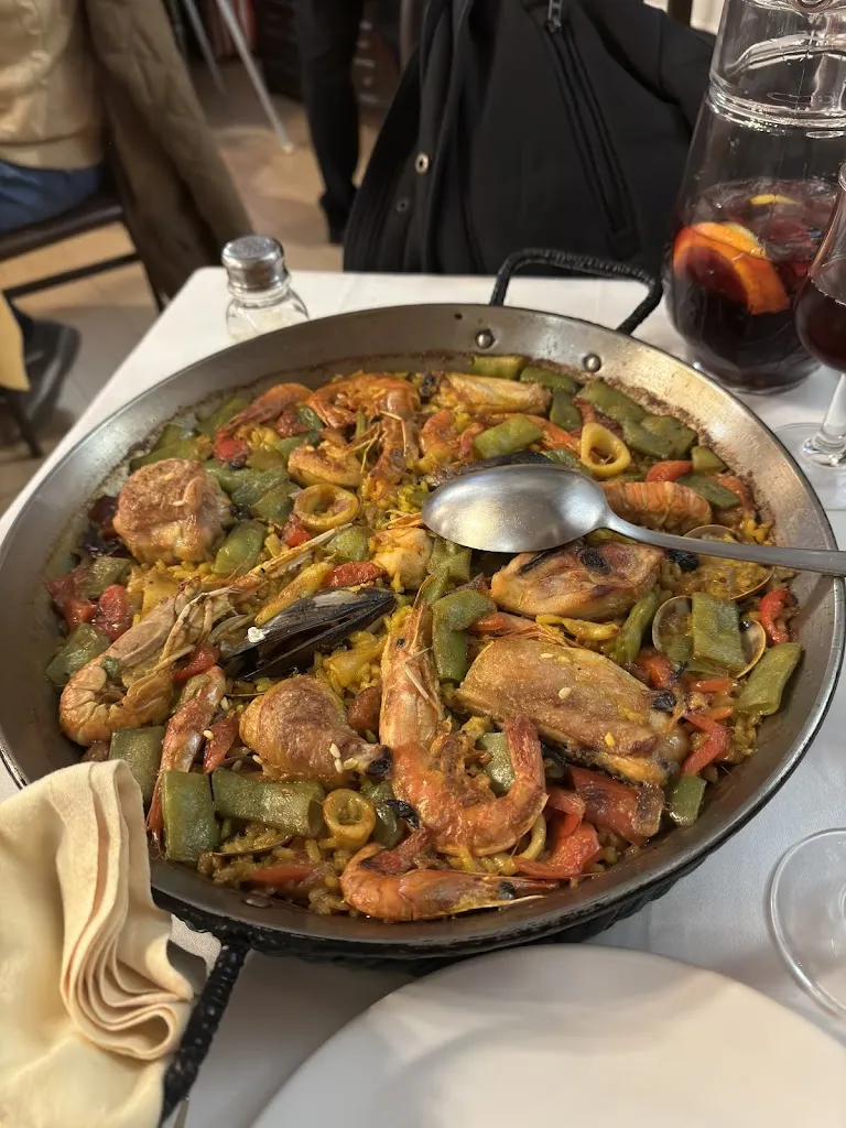 Alexis Achacoso_Das Meigas_Amés_review