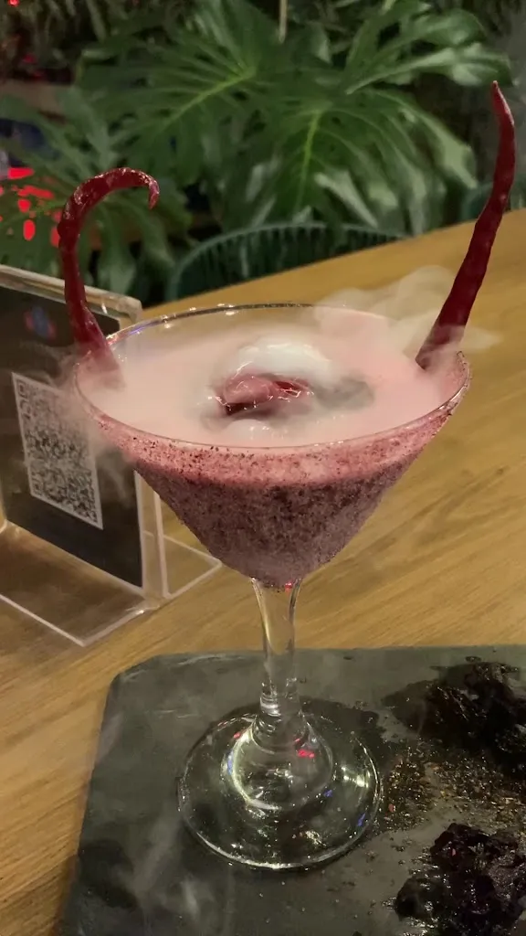 Benjamin Atieku-Dzandu_La Santa Guadalupe_Medellín_review