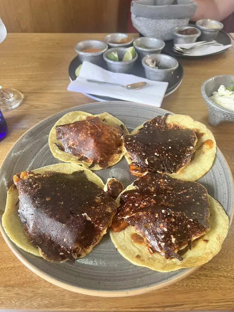 John Hernandez_La Santa Guadalupe_Medellín_review