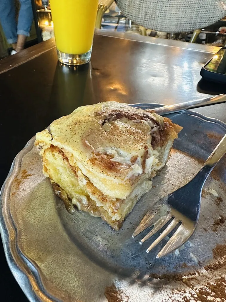 Morgawna M_Cambria_Medellín_review