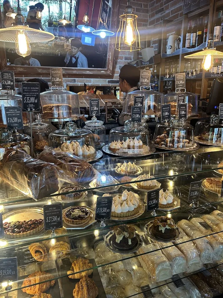 Gabriella Sanchez_Cambria_Medellín_review