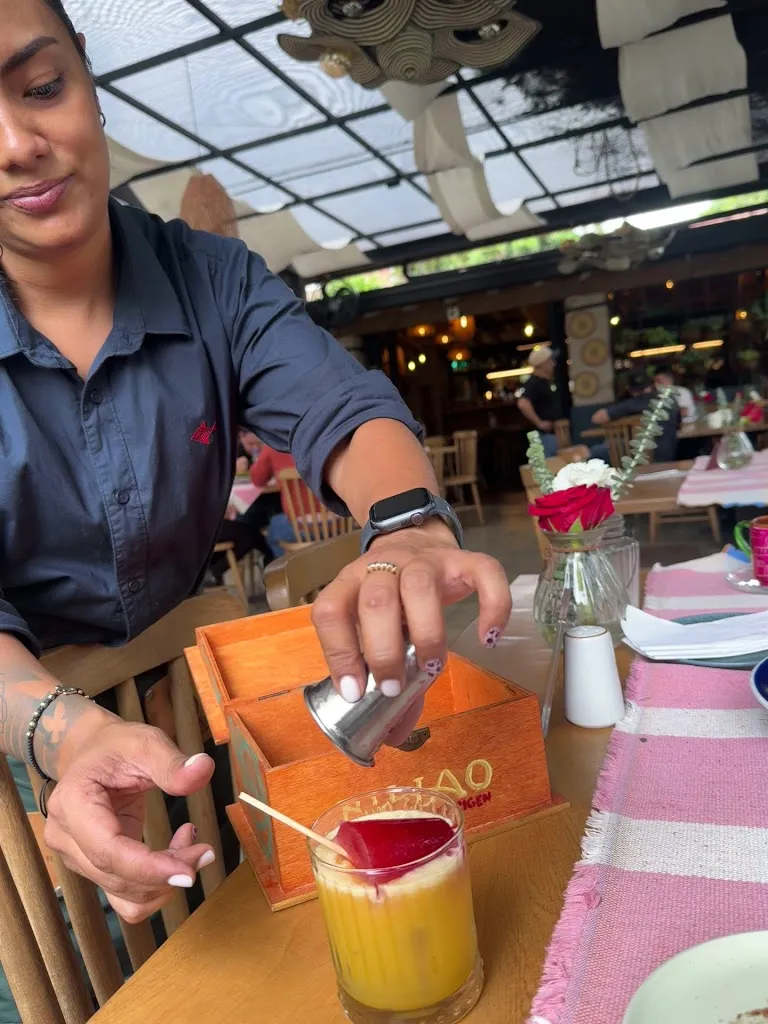 Cris Gonzalez_Bihao_Medellín_review