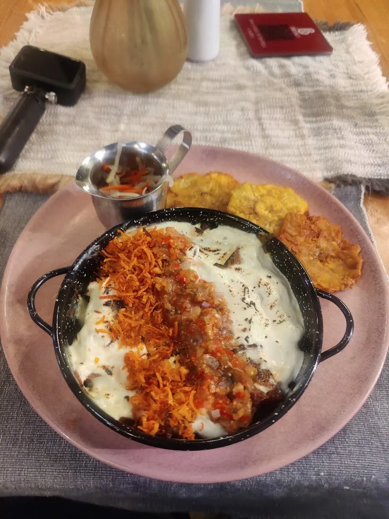 Josh Storkey_Bihao_Medellín_review