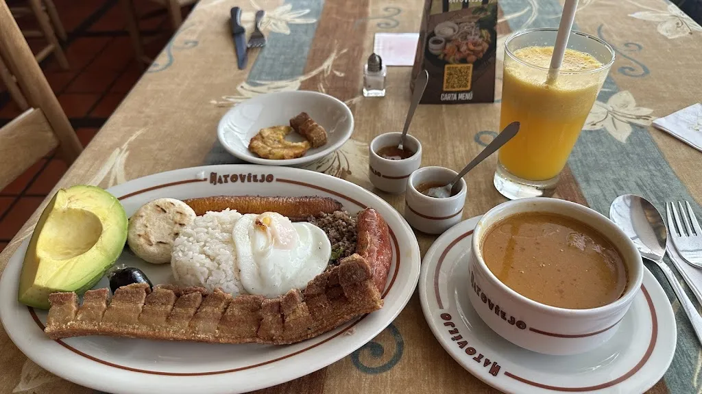 Aayush Sahai_Restaurante Hatoviejo Centro_Medellín_avis