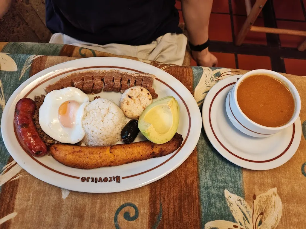 Camilla_Restaurante Hatoviejo Centro_Medellín_avis