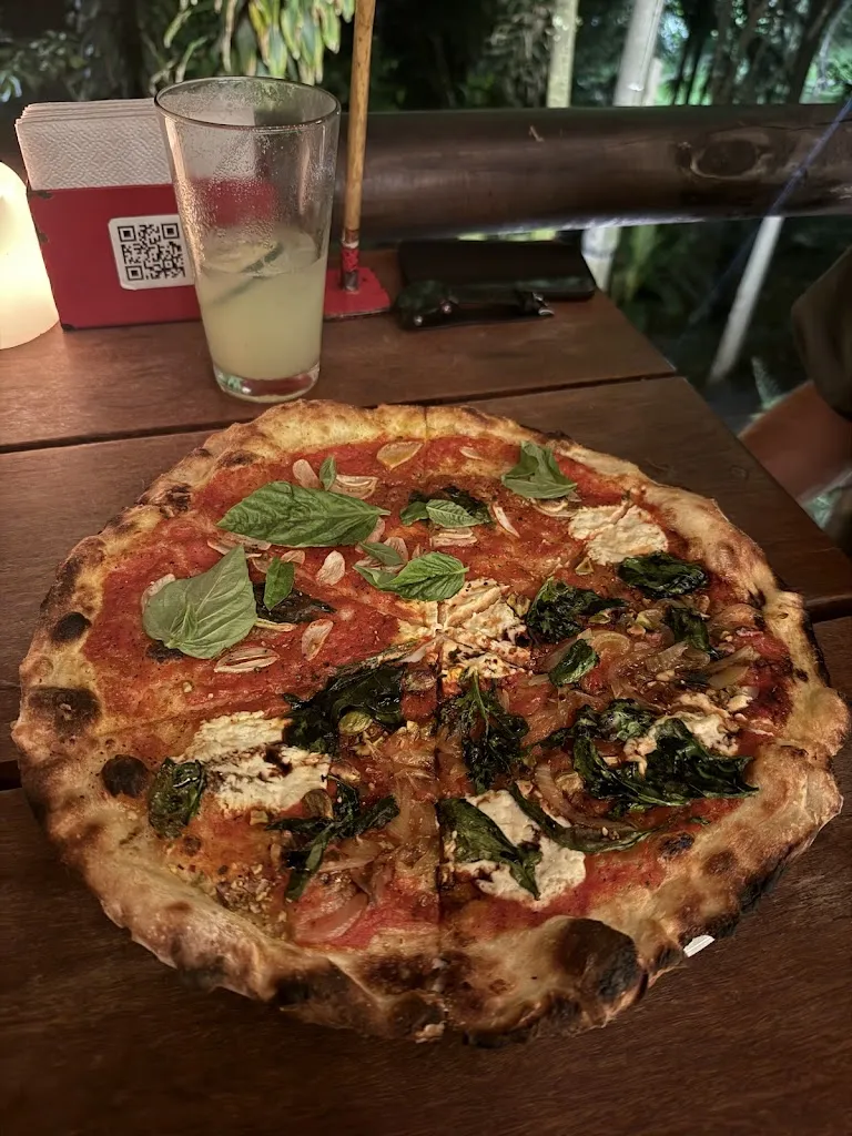 Sacha Rose Cramer_Café Zorba_Medellín_review