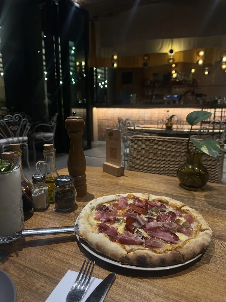 Tomas Abrego_Cala Roca_Medellín_review