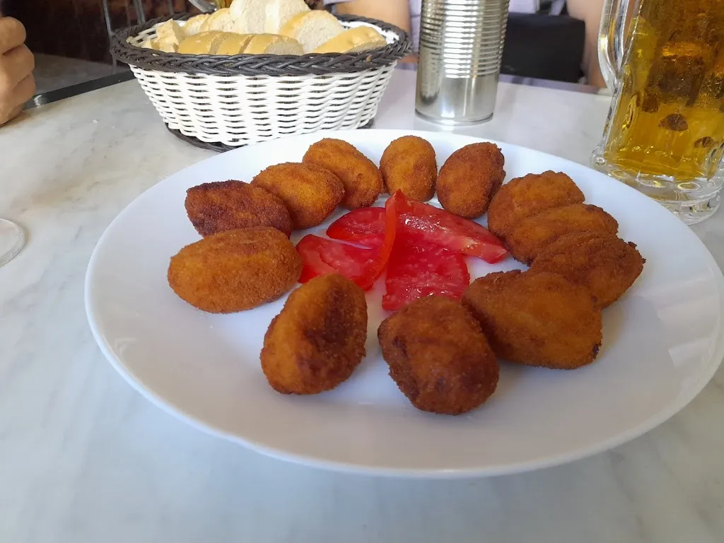 Antonio Souto-Iglesias_Bar Los Cheris_Orellana de la Sierra_review