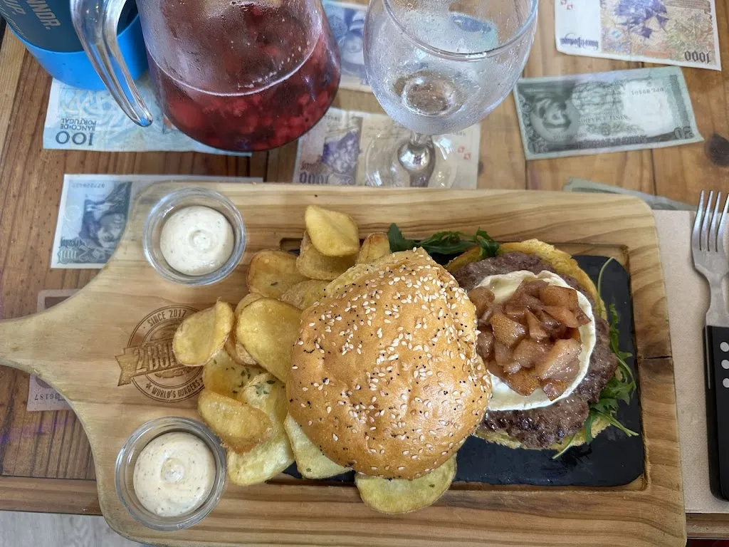 Bree McCash_2Burger_Montijo_review