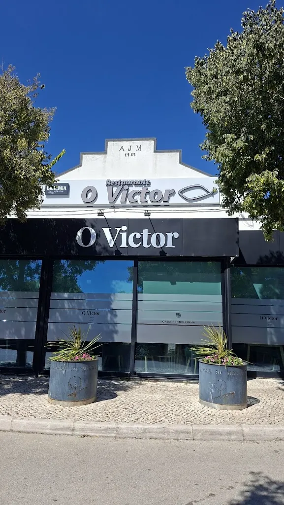 O Victor_Montijo_slider_image_3