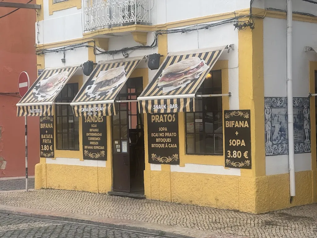 Casa Das Iscas restaurant in Montijo