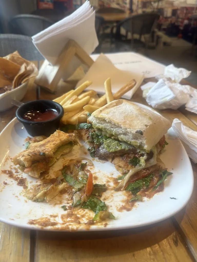 Hector Gomez_Dante's Eatery & Bar_Nogales_Bewertung