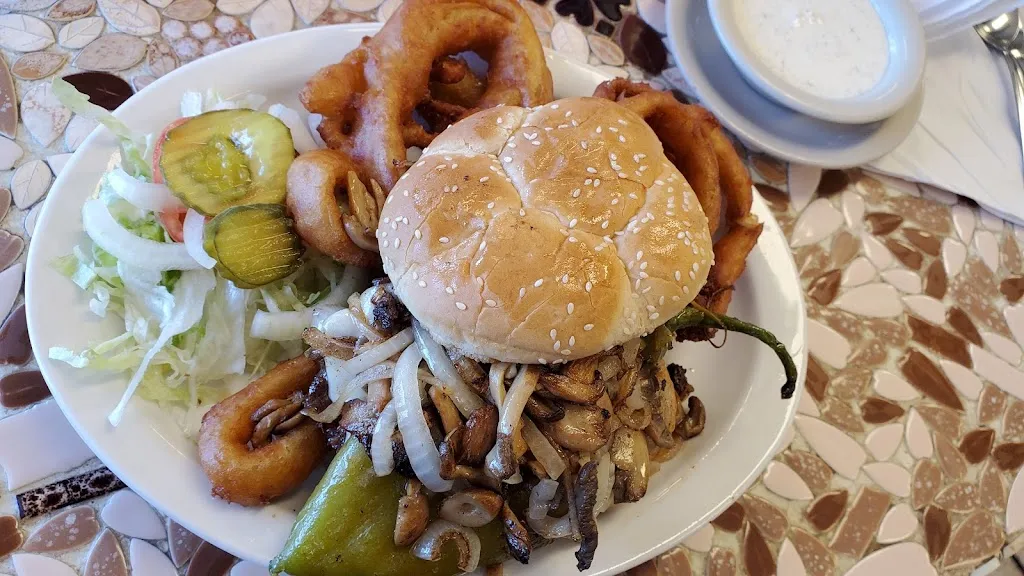 Ana Delia_Alejandro Mendoza_Castaneda_Zulas Restaurant_Nogales_review