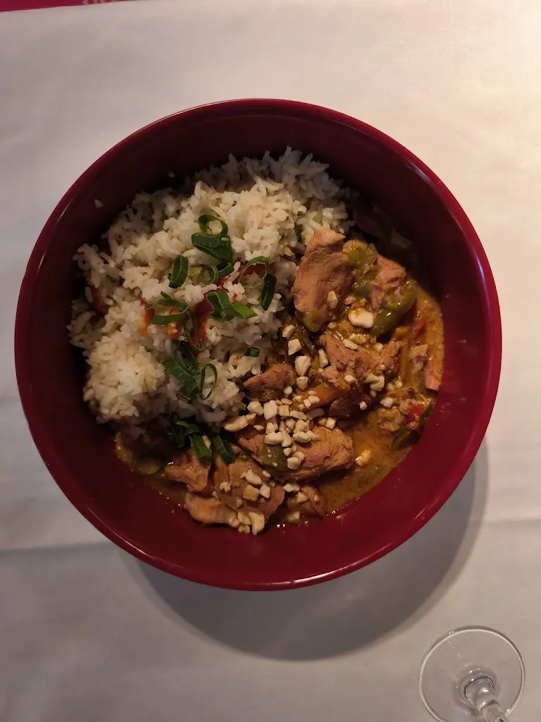 YAFEA ALYAFEI_Bazaar_Amés_review