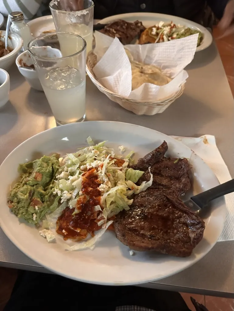 Alberto Rascón_Trocadero_Nogales_review