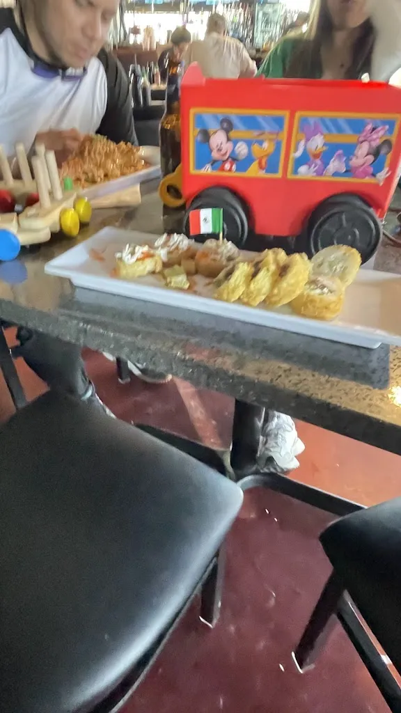 luis moreno cusivichan_OKIROKI SUSHI WINGS_Nogales_review