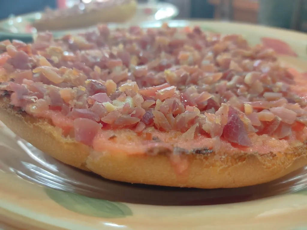 Dani Luna_I&J Café Bar_Puebla de la Calzada_review