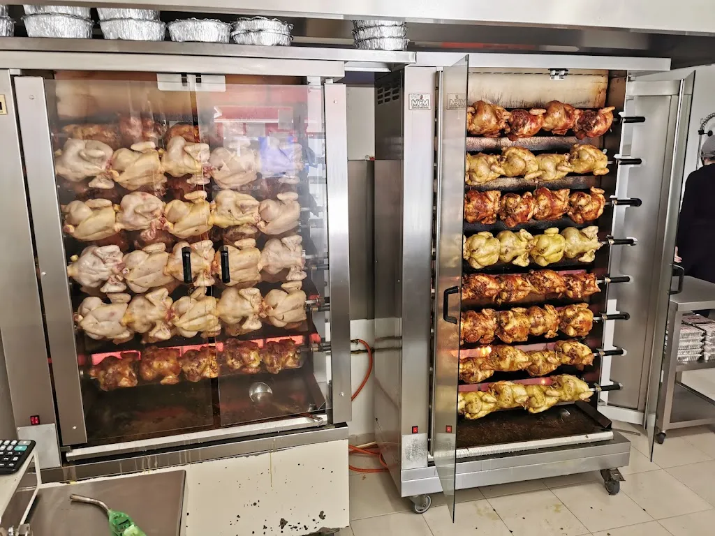 Asador de pollos La gallina turuleta restaurant in Puebla de la Calzada