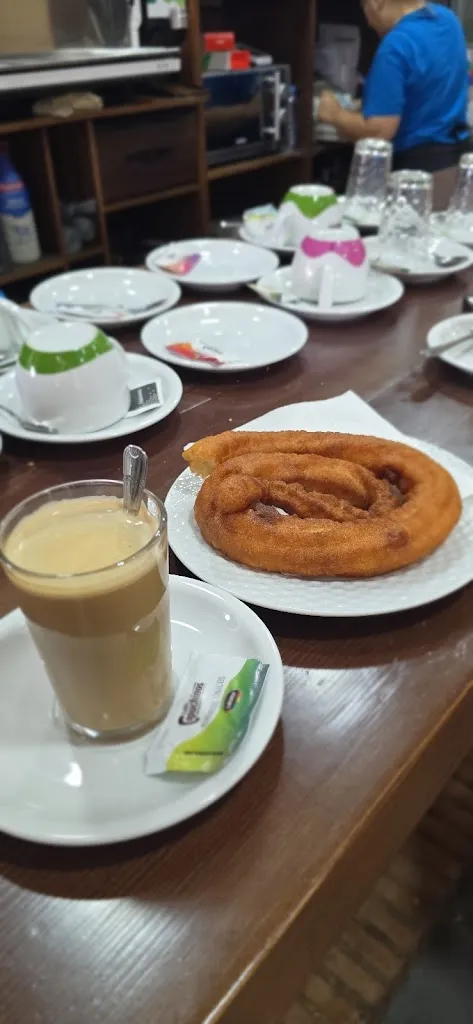 Cayetano Fotografía Jesus_Cafetería - Churrería “El Rellano”_Puebla de Obando_review