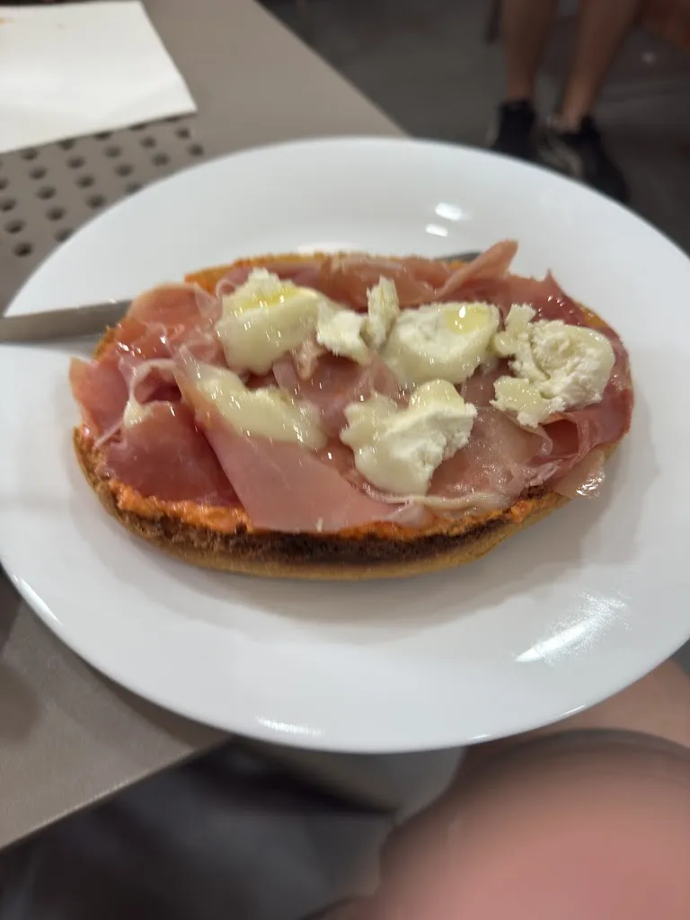 JUAN SAENZ_Cafetería - Churrería “El Rellano”_Puebla de Obando_review