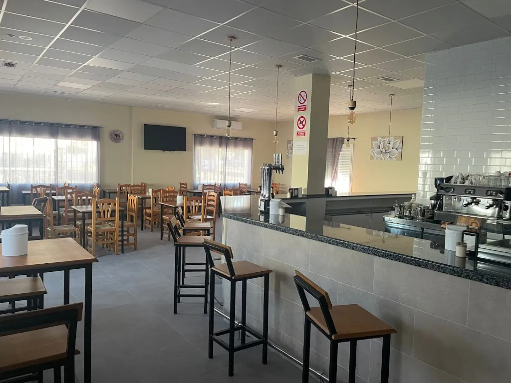 Bar casa “Los Pinchos” restaurant in Puebla de Obando