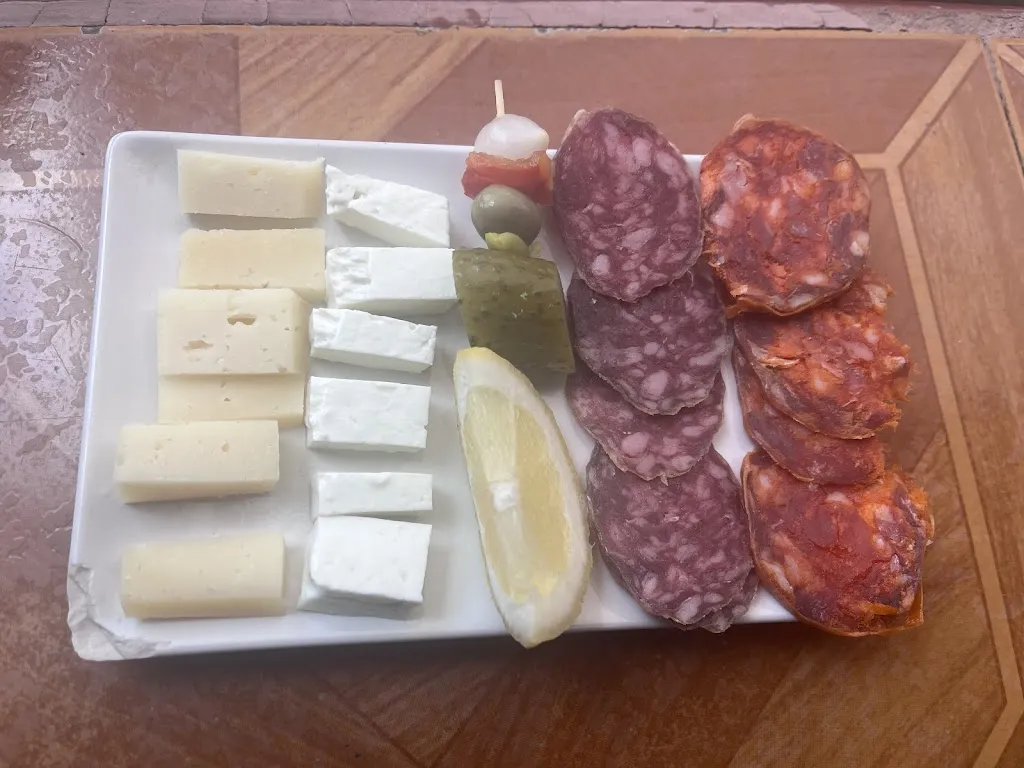 CAFETERIA LA BODEGA restaurant in Puebla del Maestre