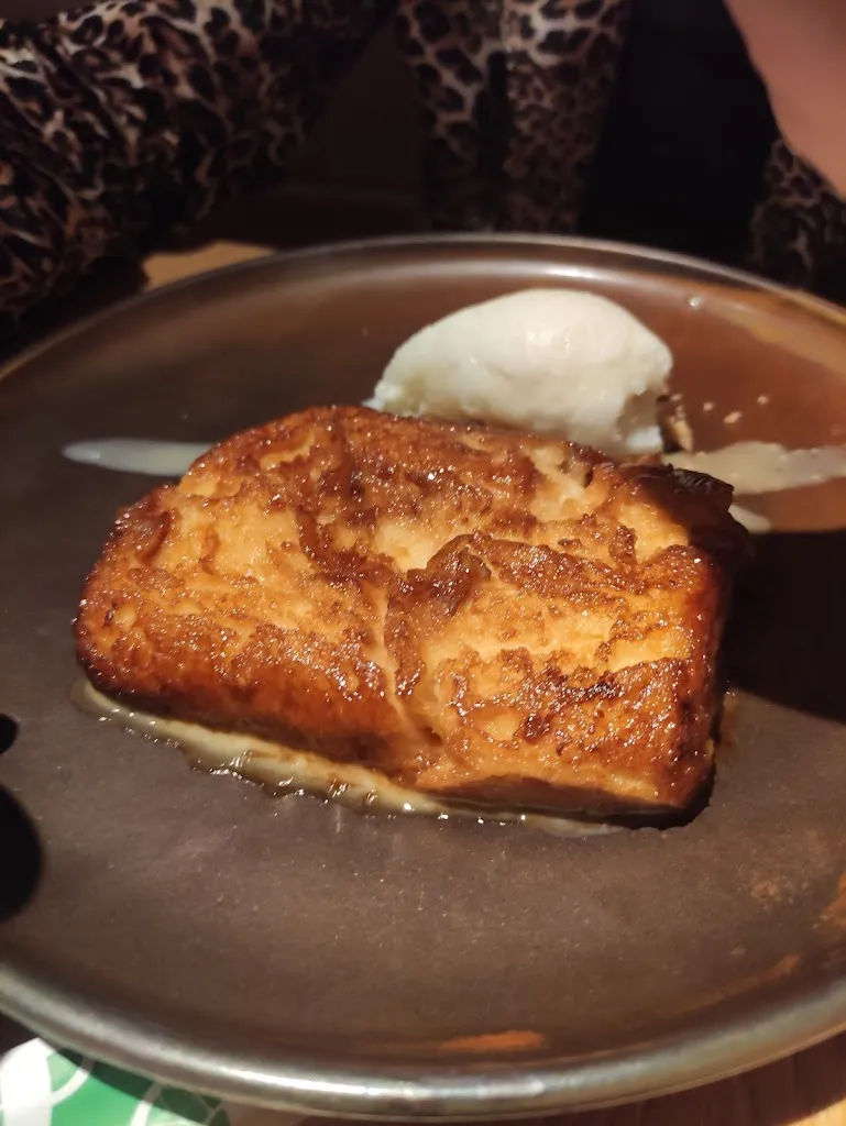 Sascha Manitz_Moemia_Palomas_review