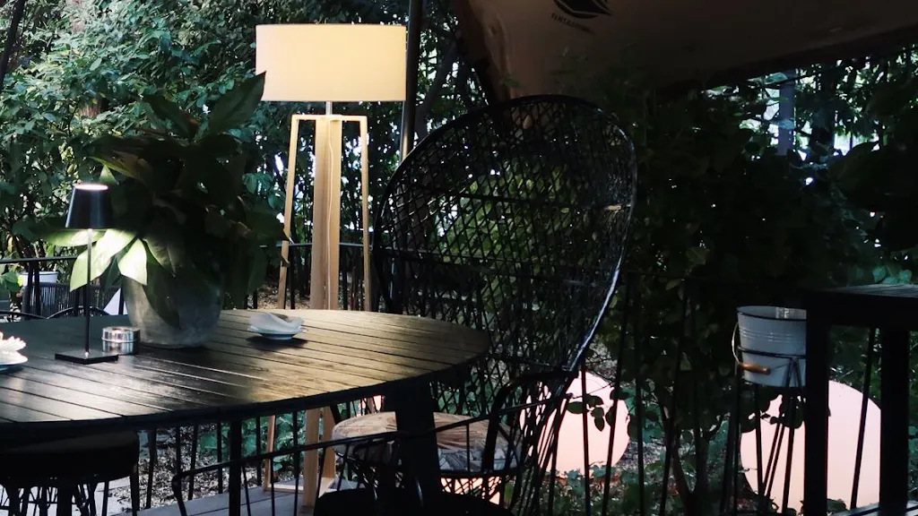 Raimunda restaurant in Rena