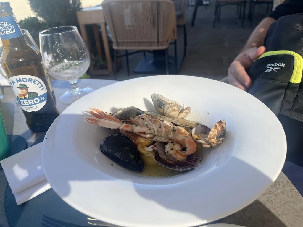 Yana Krasenko_Sal de mar_Mugia_review