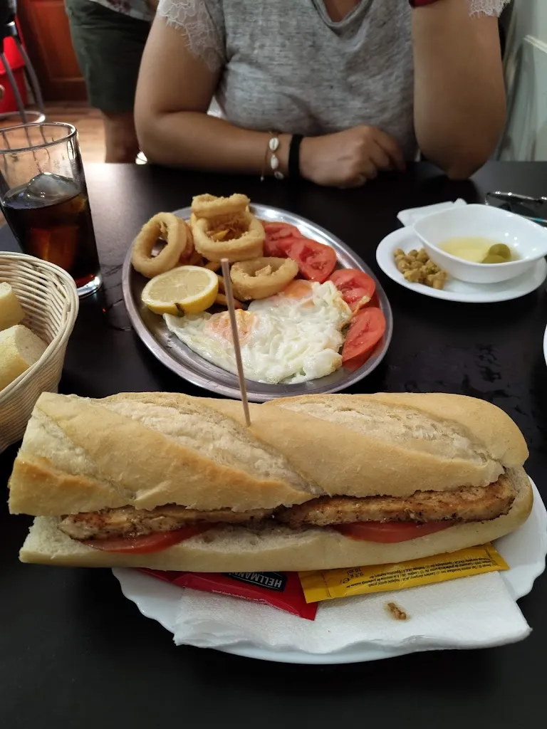 Rui Adão_Cafe Bar Con 8 Basta_Olivenza_review