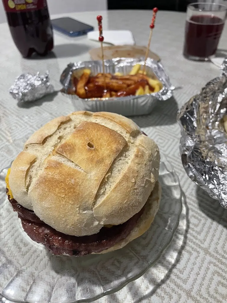 BURGUER LOS PASEOS restaurant in Olivenza
