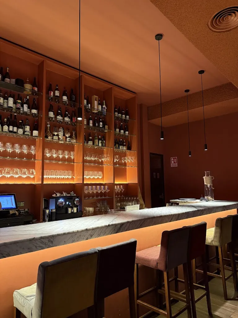 Estefania Sanchez_Angelita Madrid_Reina_review