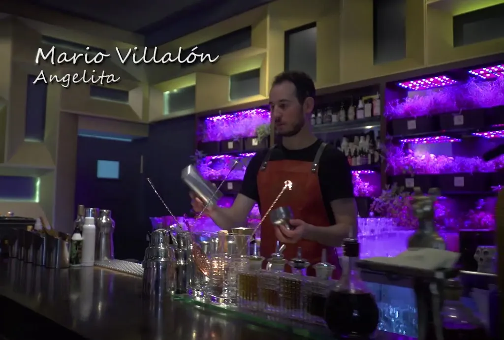 Angelita Madrid_Reina_slider_image_2