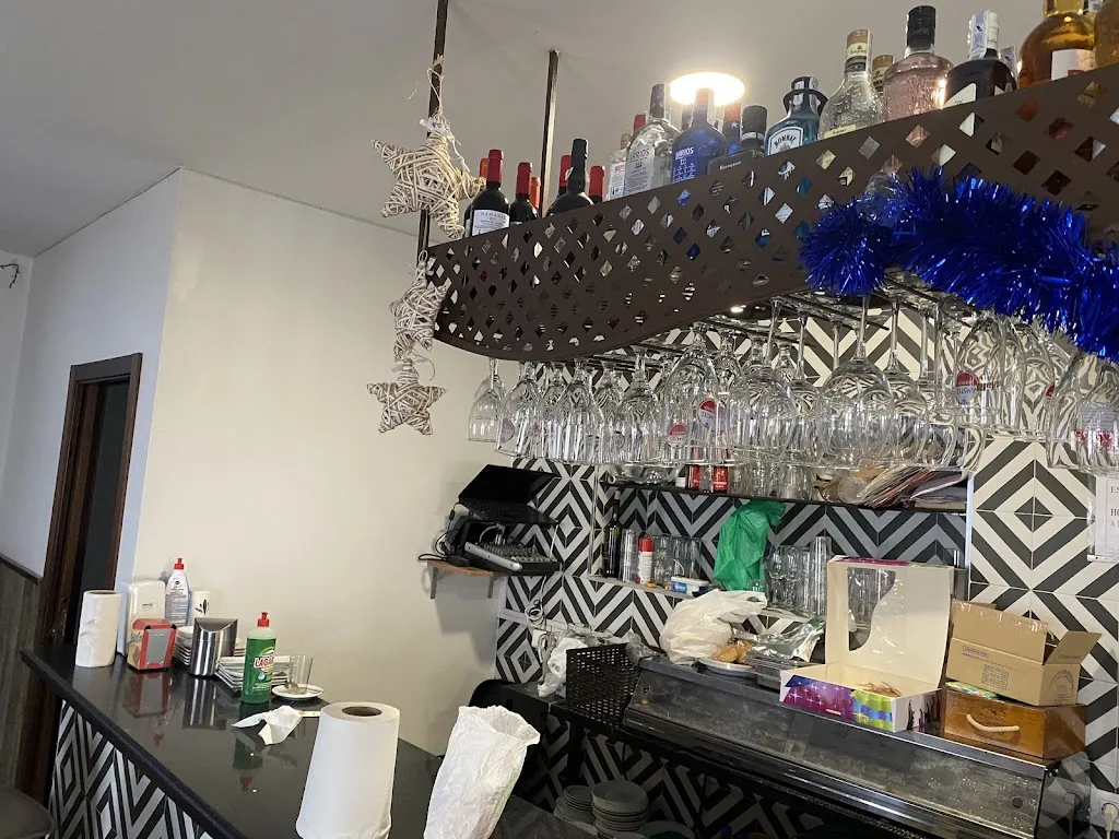 Paco Romo Torres_Pub Oasis_Salvaleón_review