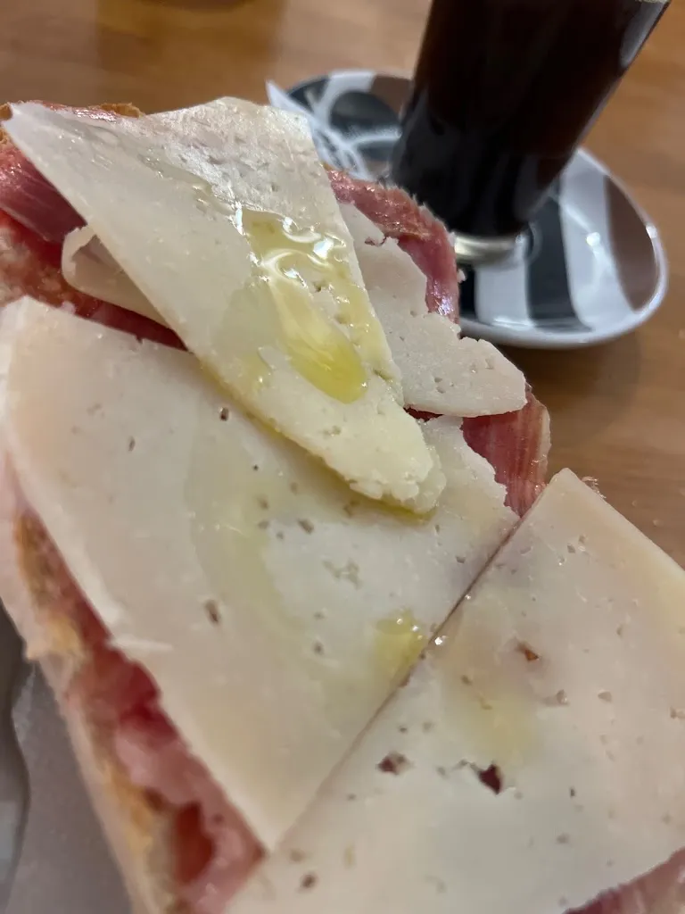 Cafe Hibernia_Ribera del Fresno_slider_image_3