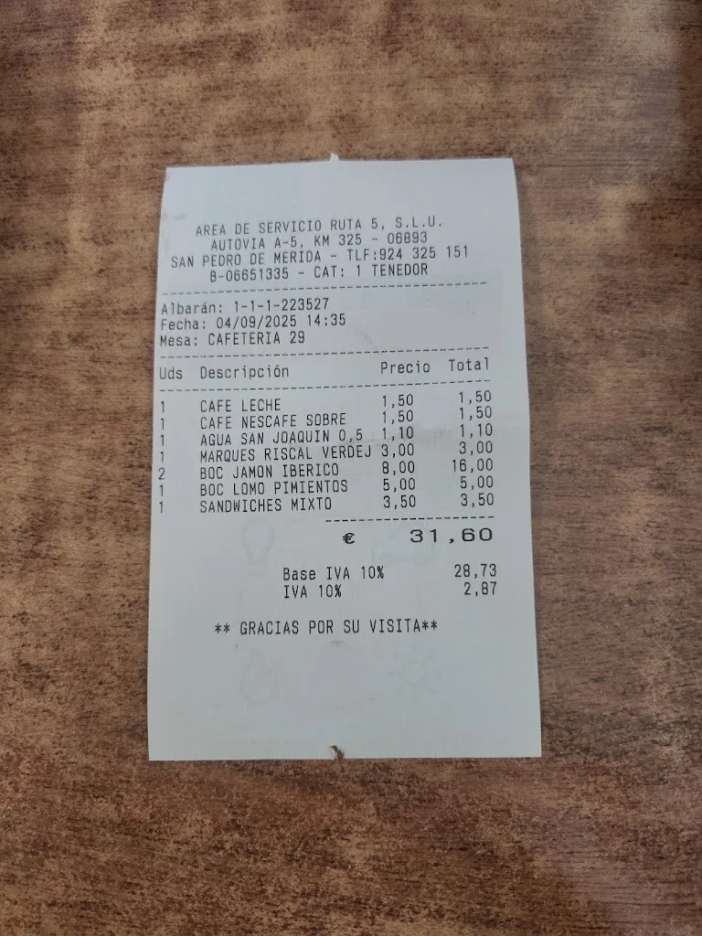 Maria Martinez-Fresno_Bar restaurante Ruta 5_San Pedro de Mérida_review