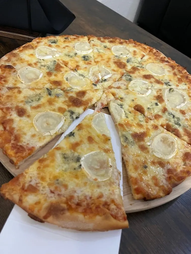 Pizzeria La Napolitana restaurant in Santa Amalia