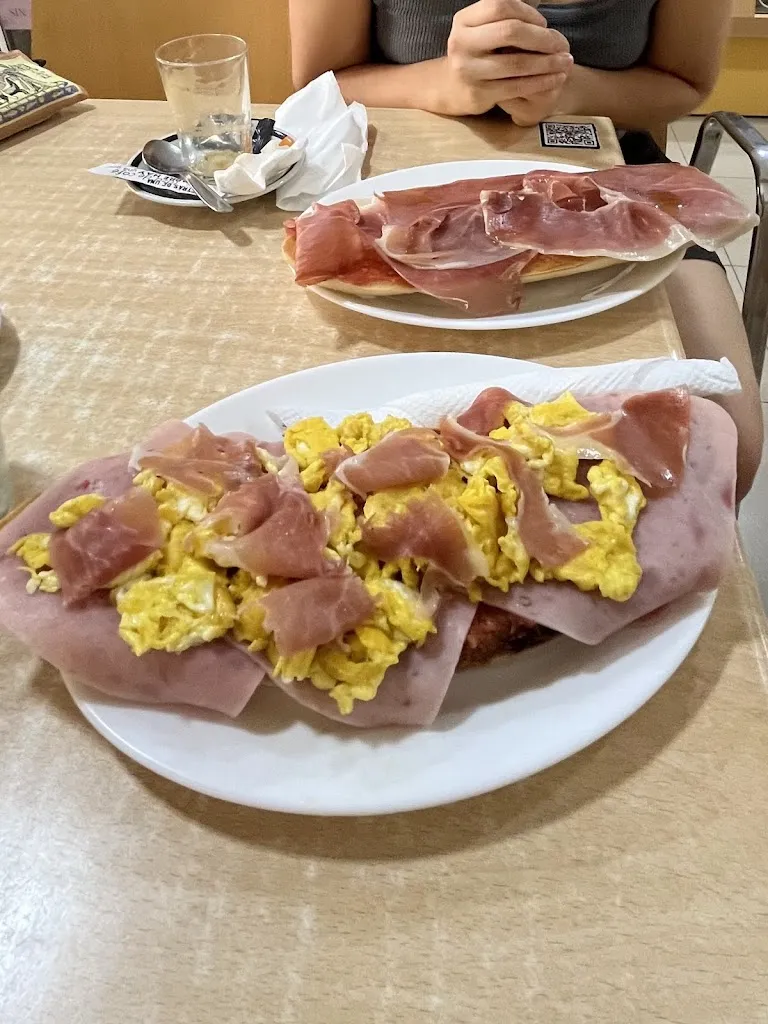 Cafetería Ohana restaurant in Santa Amalia