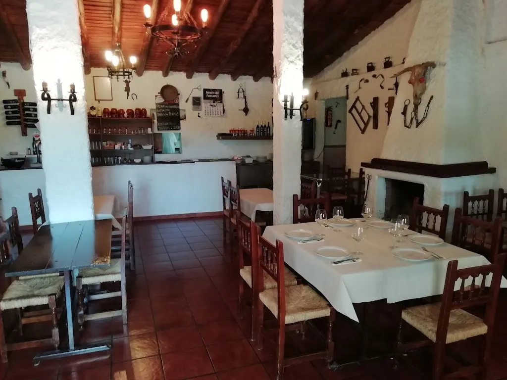 Mesón El Fontanés restaurant in Santos de Maimona Los
