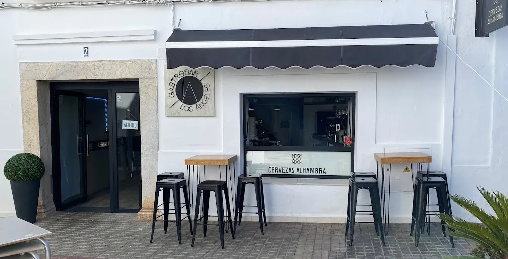 Gastrobar Los Ángeles restaurant in Santos de Maimona Los