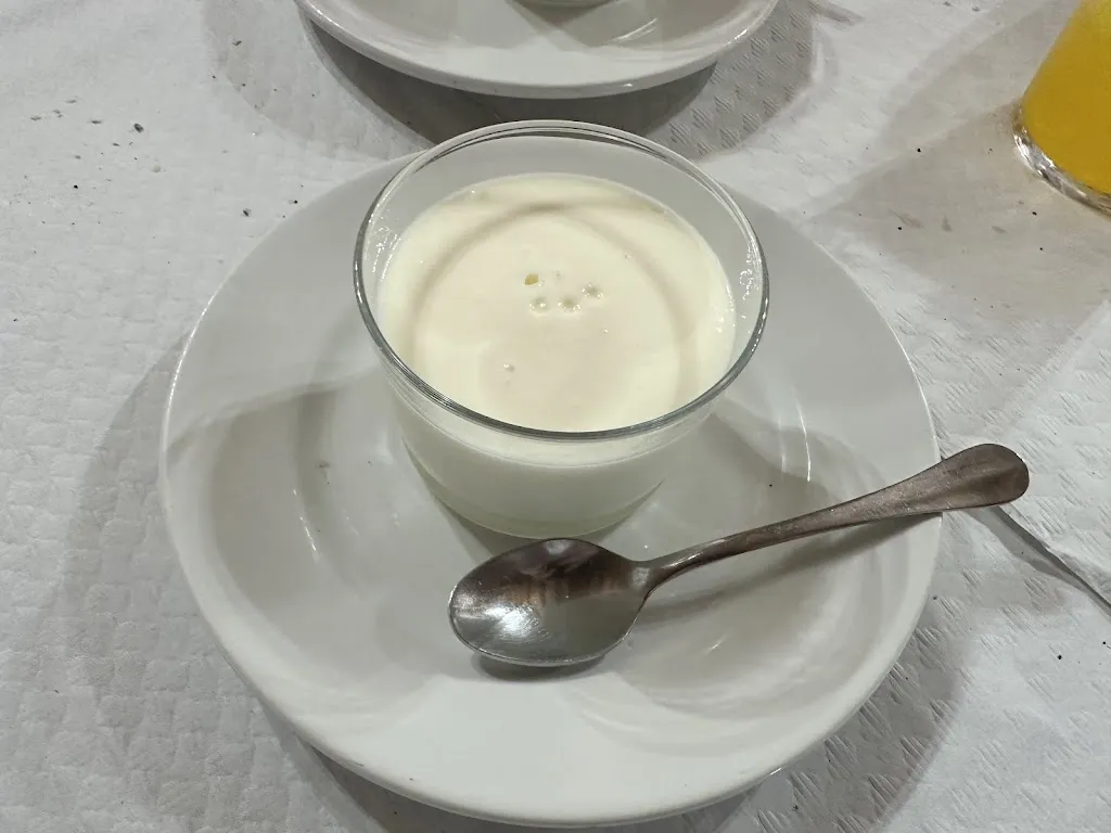 Roberto Montaño Rodríguez_Venta La Guadaña_Santos de Maimona Los_review