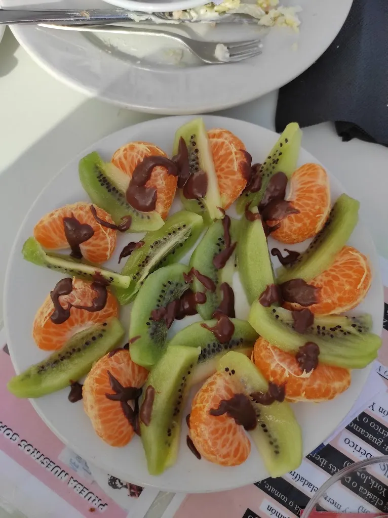 Carmen Gordillo Sánchez_Bar_Santos de Maimona Los_review