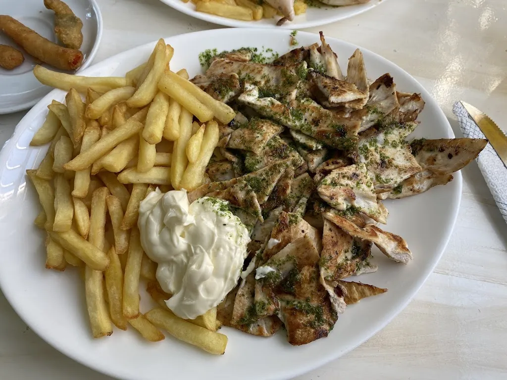 Roberto Montaño Rodríguez_Bar_Santos de Maimona Los_review