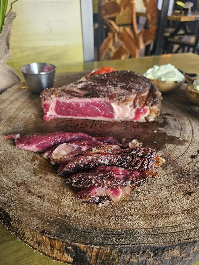 Danik Therrien_Gastro-Pub Neon_Solana de los Barros_Bewertung