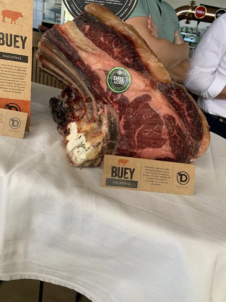 Gastro-Pub Neon_Solana de los Barros_slider_image_2