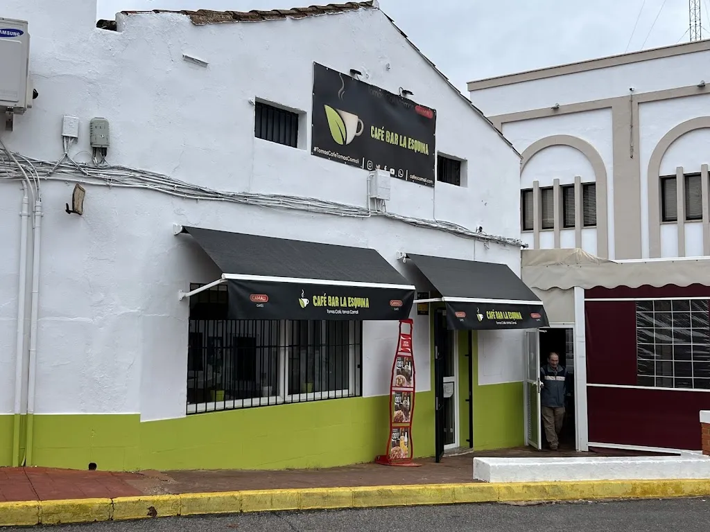 Yuming Tao_CAFÉ BAR LA ESQUINA_Solana de los Barros_review