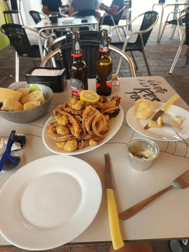 Antonio ruiz_CAFÉ BAR LA ESQUINA_Solana de los Barros_review