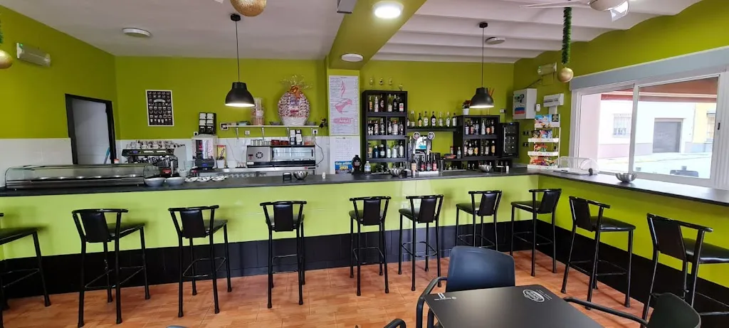 CAFÉ BAR LA ESQUINA restaurant in Solana de los Barros